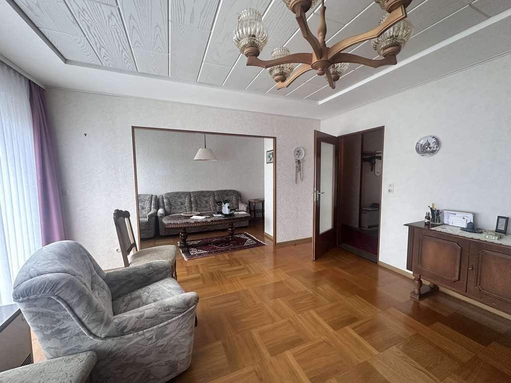 Immobilie in Söhlde - Söhlde-Groß Himstedt: Eimfamilienhaus mit großem Grundstück, Keller und zwei Garagen - Bild 3