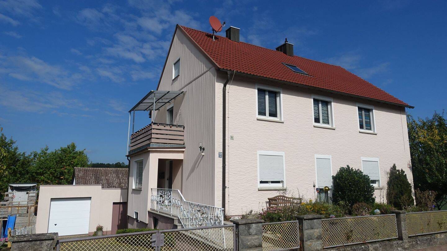 Immobilie in Oberreichenbach - Gepflegtes 2-Familienhaus mit Garten und Doppelgarage in Oberreichenbach zu verkaufen - Bild 0