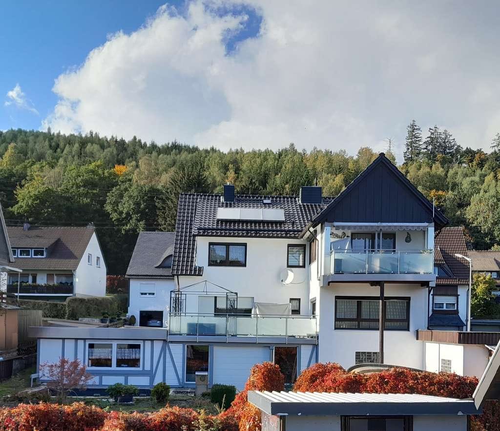 Immobilie in Burbach - Gepflegtes Ein-/Zweifamilienhaus mit viel Platz in idyllischer Umgebung!

 - Bild 0