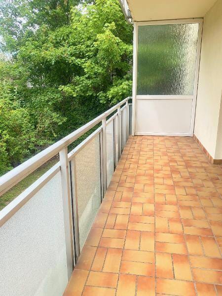 Immobilie in Zeitz - Neu renovierte 2-Raum-Eigentumswohnung mit großem Südbalkon, Mietrendite ca. 8,9 % - Bild 0