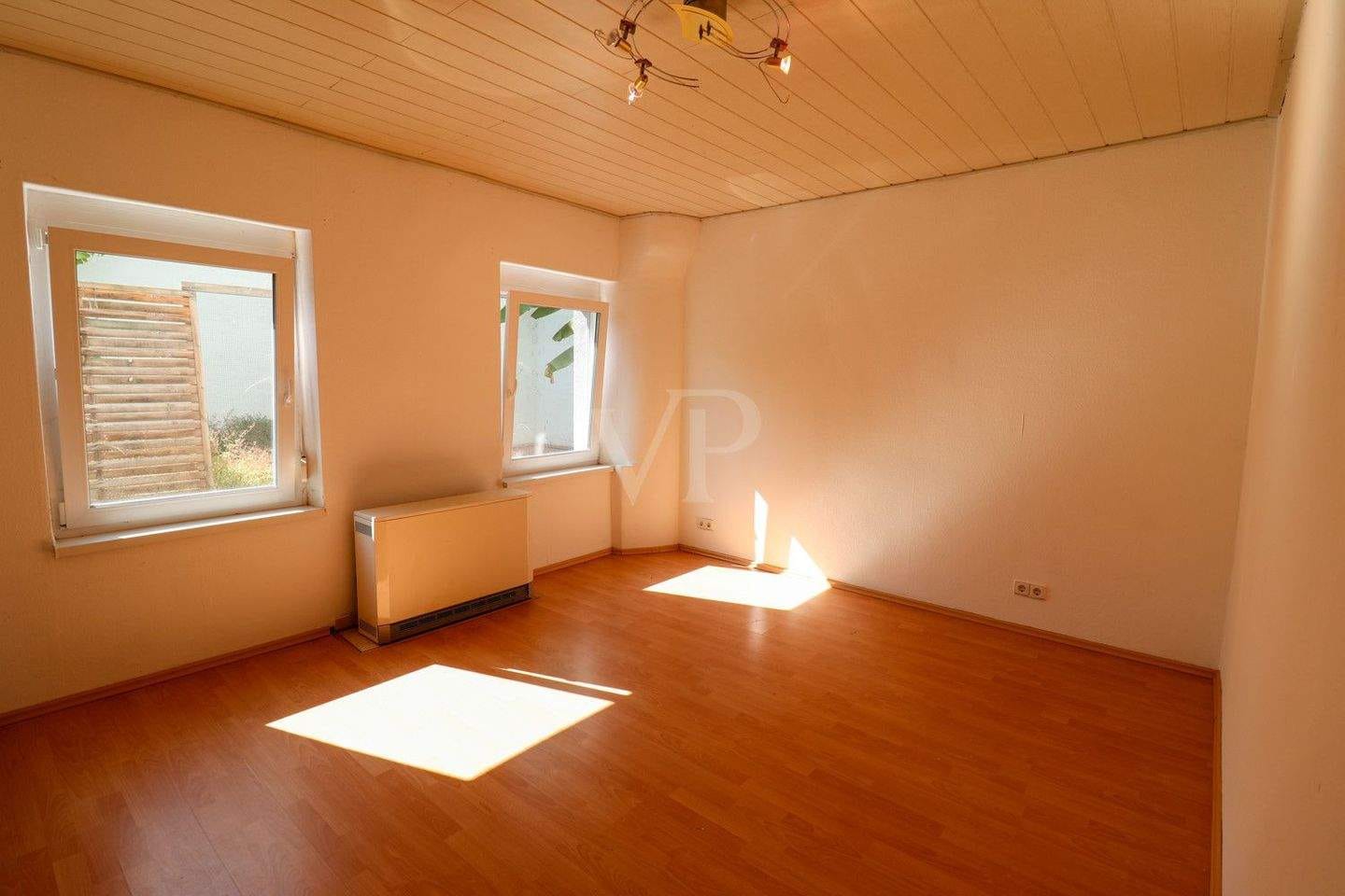 Immobilie in Ubstadt-Weiher - Attraktive Kapitalanlage in guter Lage - Gepflegte 3-Zimmer-Wohnung mit Gartenanteil und Stellplatz - Bild 1