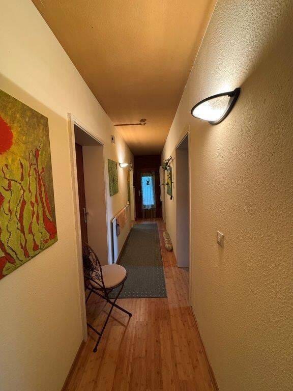 Immobilie in Unterkirnach - Dreifamilienhaus mit vielseitigem Potenzial  ideal für Kapitalanleger, Mehrgenerationen oder Eigennutzung. - Bild 2