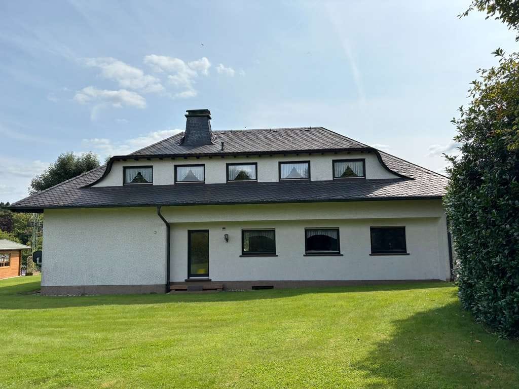 Immobilie in Bleialf - **Großzügiges Familiendomizil mit Einliegerwohnung und viel Potenzial, in der Eifel** - Bild 2