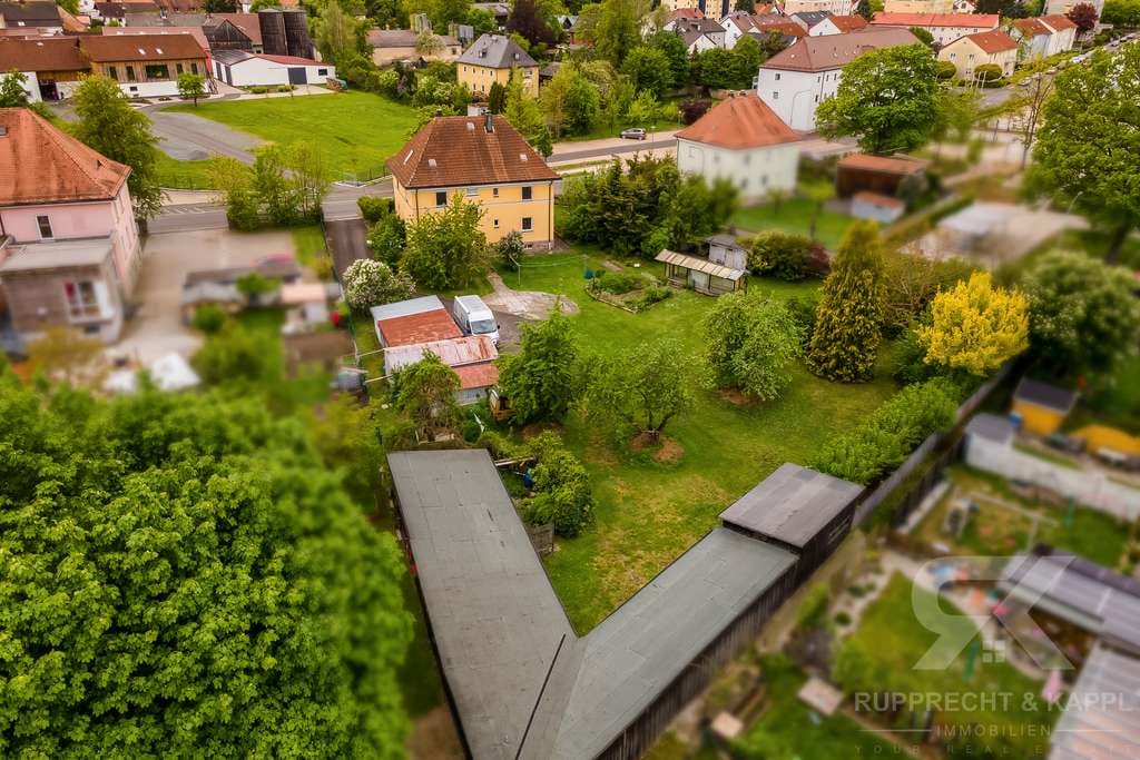 Immobilie in Mitterteich - Lukratives Zweifamilienhaus mit großem Grundstück und zusätzlicher Baufläche im hinteren Bereich - Bild 4