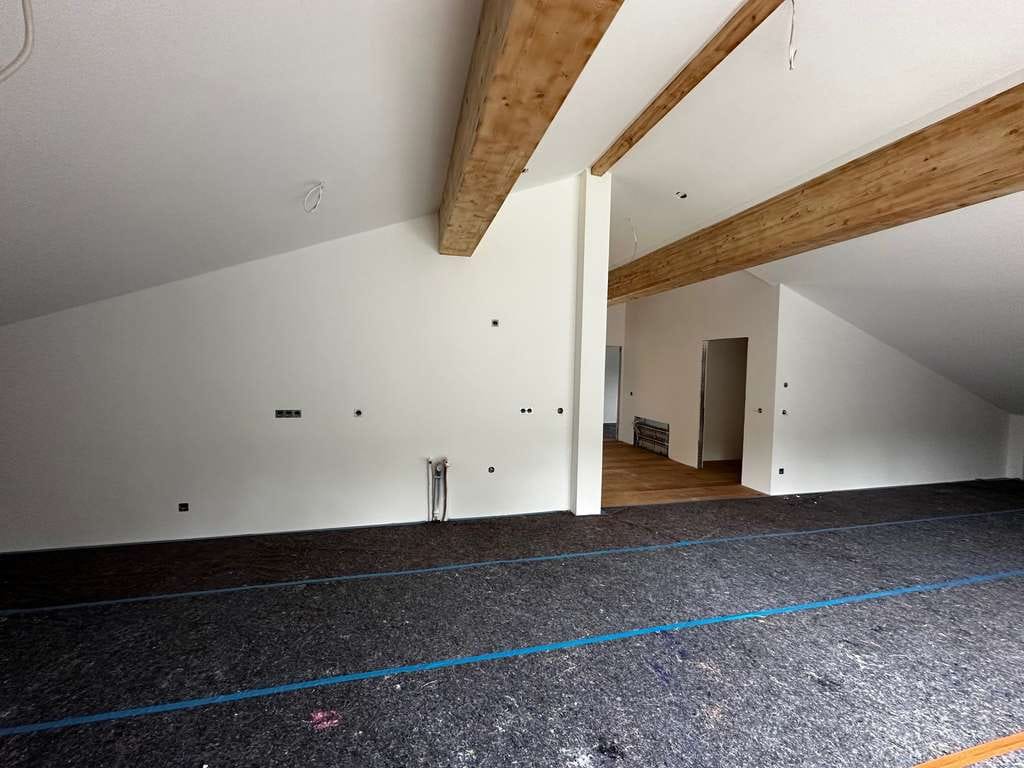Immobilie in Eppertshausen - Riesige Neubau-Dachgeschosswohnung mit Masterbereich, Ankleidezimmer und Blick ins Grüne! - Bild 2