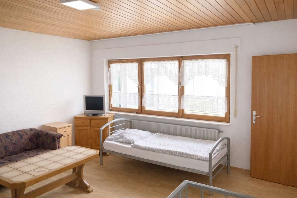 Immobilie in Bechtheim - Ideal für Mehrgenerationen – großzügiges Haus mit drei Wohneinheiten - Bild 2