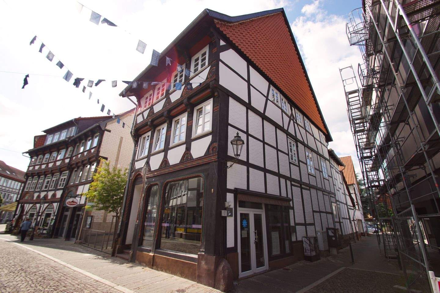 Immobilie in Einbeck - Historisches Fachwerkhaus-Ensemble im Stadtkern von Einbeck - Bild 1