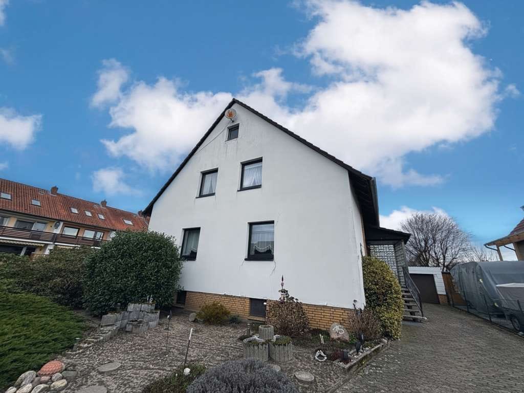 Immobilie in Garbsen - Großzügiges Einfamilienhaus mit großem Garten in begehrter Lage von Garbsen! - Bild 0