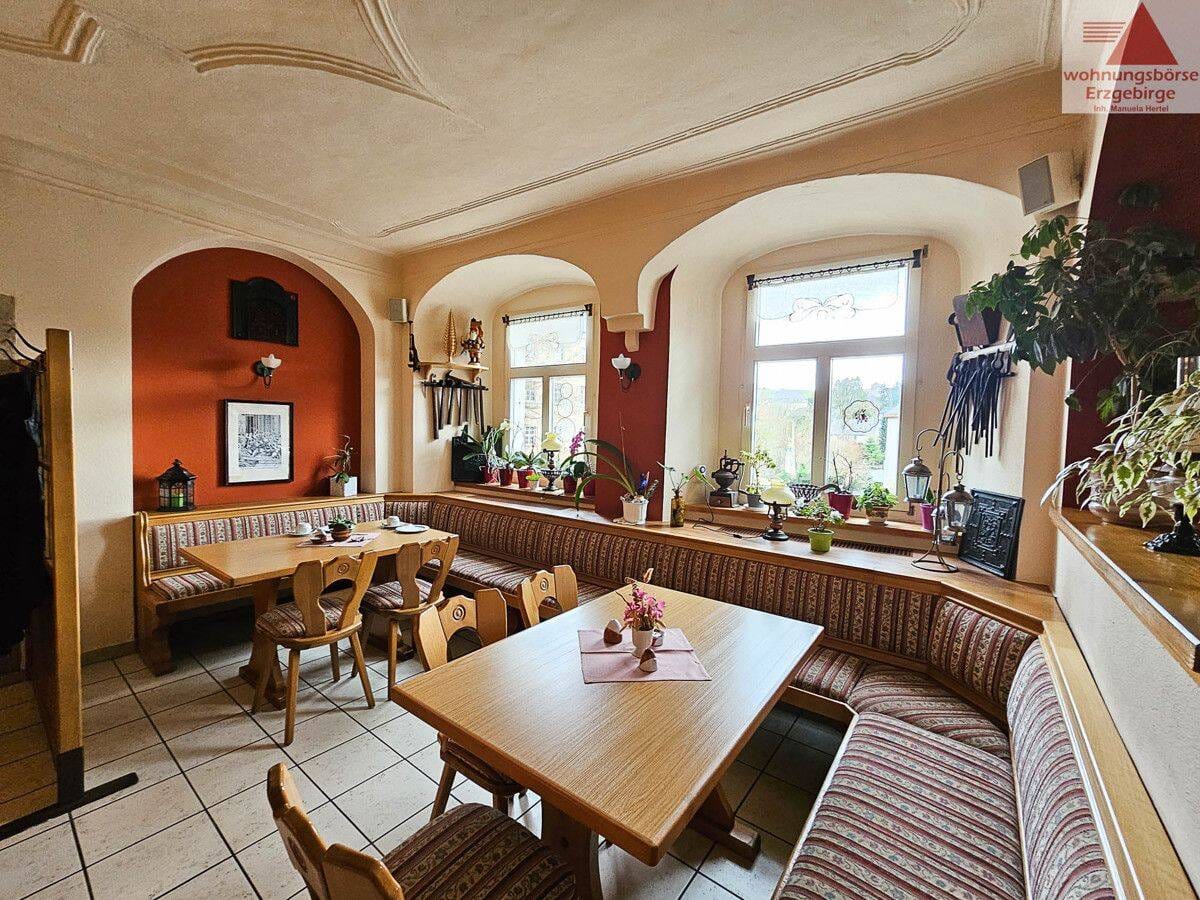 Immobilie in Grünhain-Beierfeld - Ein Objekt - viele Möglichkeiten, Wohnhaus mit Pension und Gaststätte im Herzen von Grünhain - Bild 0
