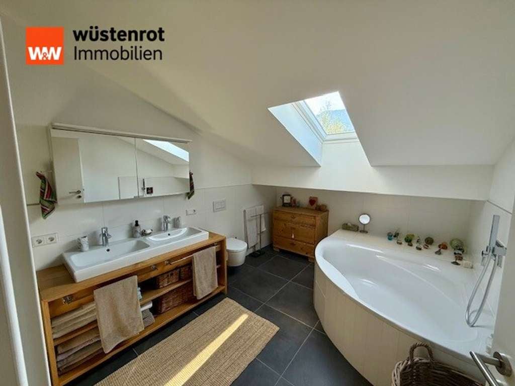 Immobilie in Kiefersfelden - UNVERBAUBARER BLICK: Helles 81m² DG-Unikat – 2019 hochwertig saniert! - Bild 2