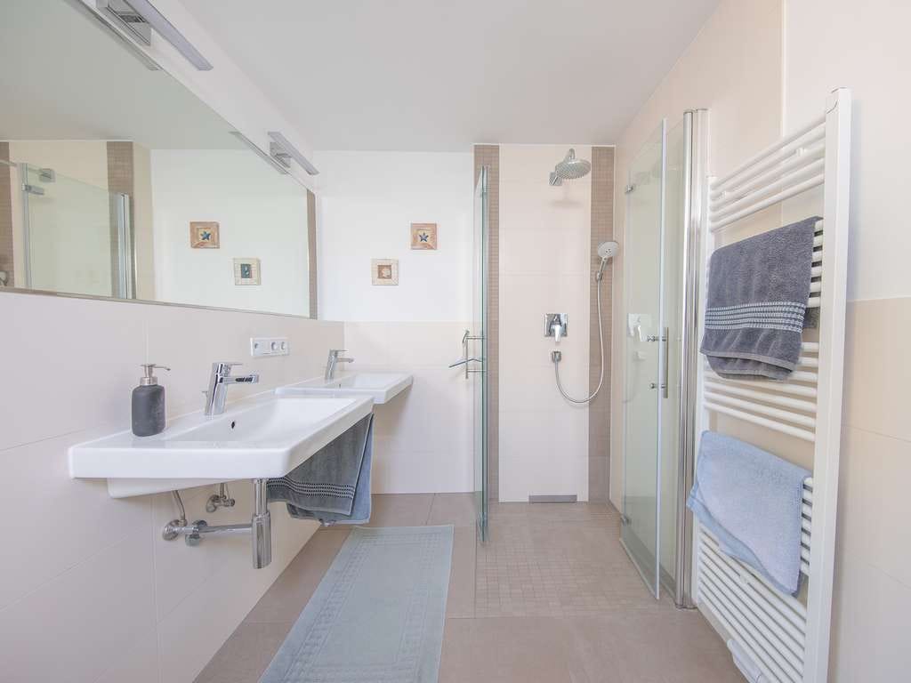 Immobilie in Utting am Ammersee - WOHNEN MIT KOMFORT & STIL: MODERNES REIHENECKHAUS IN SEENAHER RUHELAGE, HOLZHAUSEN - Bild 3
