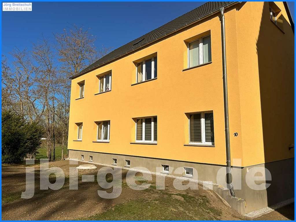 Immobilie in Zeitz - Freistehendes 4 Familienhaus mit Stellplätzen und Ausbaureserve im DG herrlicher Aussicht - Bild 2