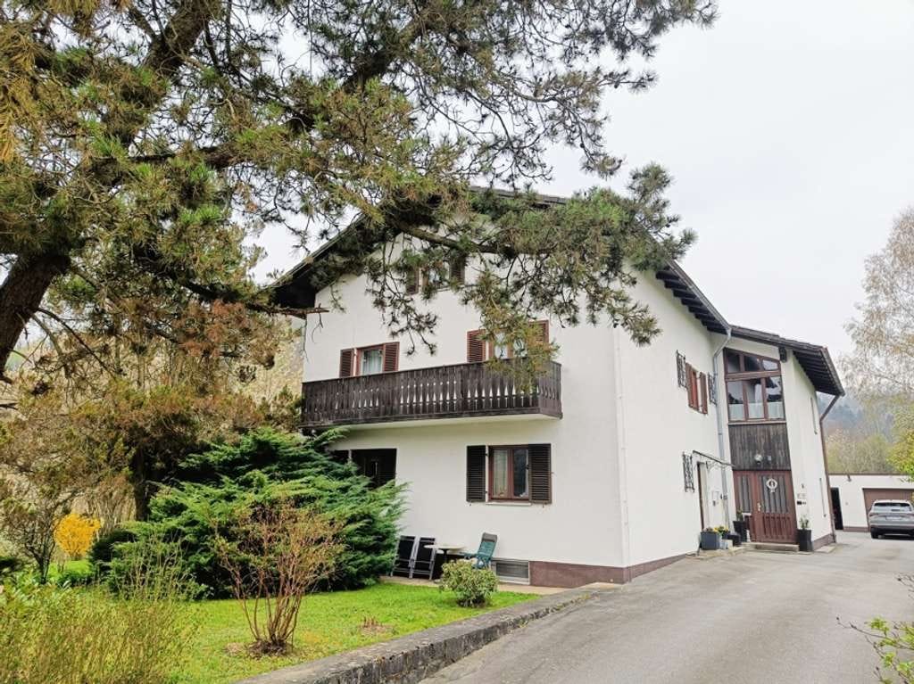 Immobilie in Obernzell - Mehrfamilienhaus mit großem Grundstück in Erlau-Obernzell zu verkaufen - Bild 1