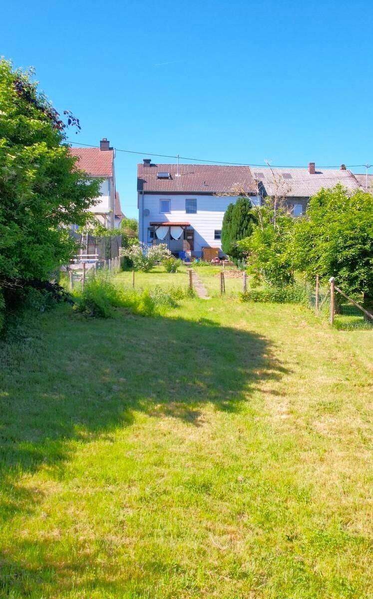 Immobilie in Schüller - Einseitig angebautes Wohnhaus mit Stall, Balkon, Garten, Carport und schöner Aussicht in Schüller - Bild 3