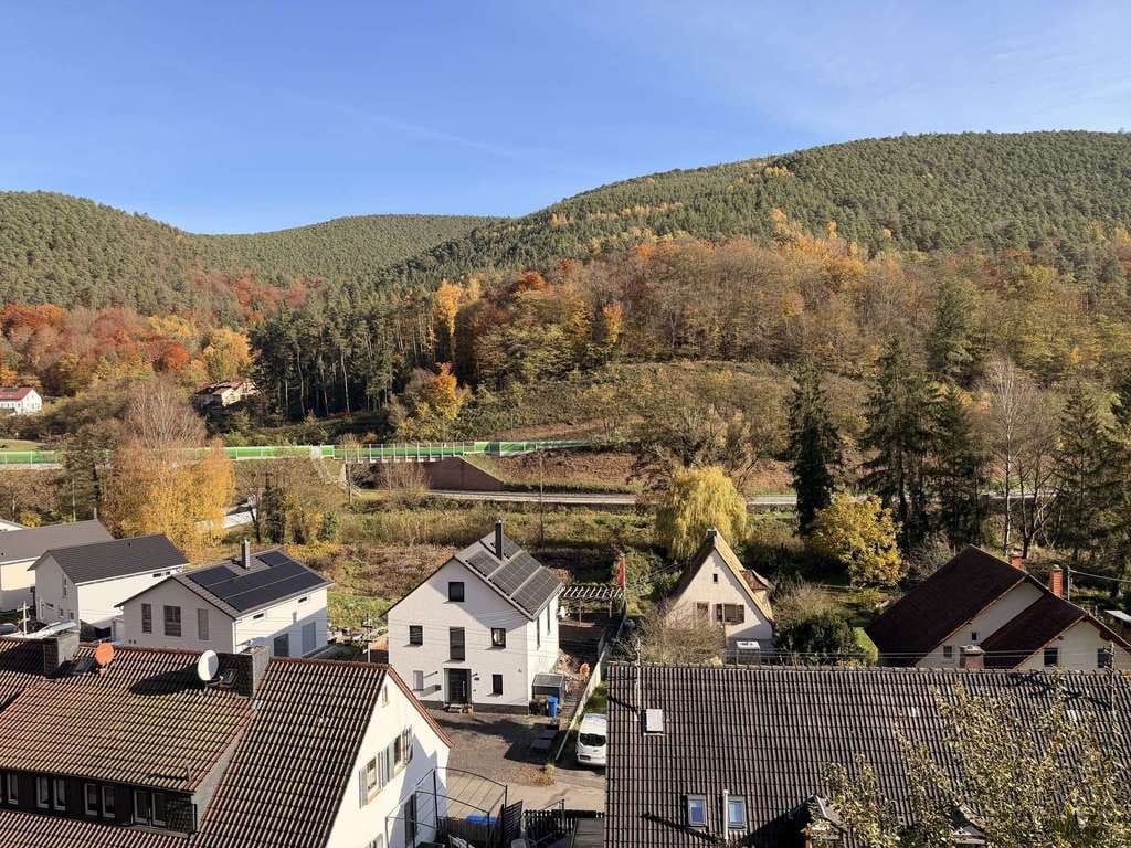 Immobilie in Frankeneck - Gemütliche 2,5-Zimmer-Souterrainwohnung mit Kamin in Frankeneck – Modernisiert 2022 - Bild 0
