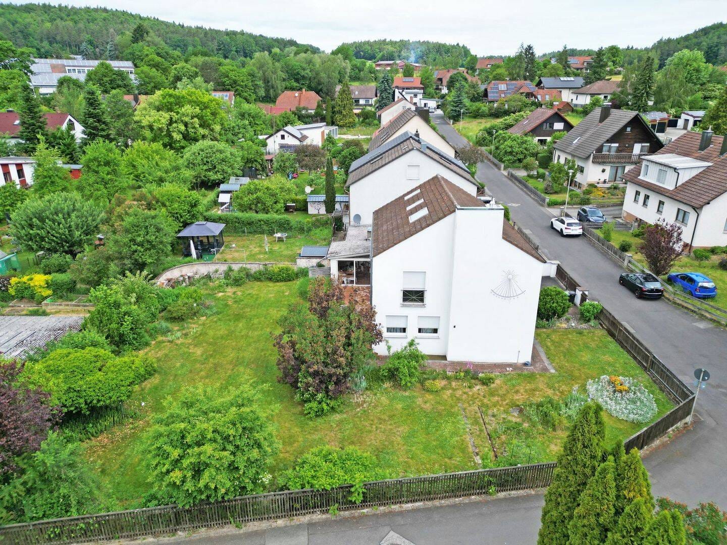 Immobilie in Neukirchen bei Sulzbach-Rosenberg - Architektenhaus (Steinkirchner) in sehr ruhiger Lage – Westterrasse, großer Garten & neue Heizung (2025) - Bild 2