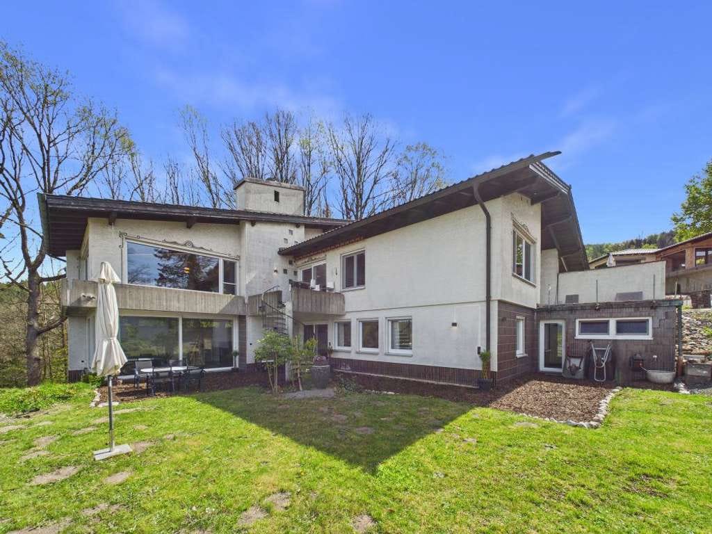 Immobilie in Neustadt bei Coburg - Design. Ruhe. Perspektive. 
 Exklusives Wohnhaus mit ELW am Muppberg - Bild 0