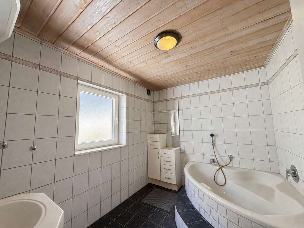 Immobilie in Essenbach - Seltene Gelegenheit: Einfamilienhaus mit außergewöhnlich großem Grundstück in Essenbach! - Bild 3