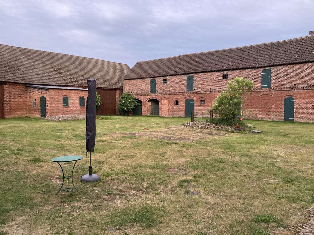 Immobilie in Treuenbrietzen - 🏡 Vierseitenhof am Dorfteich | 330 m² | 6.042 m² Grundstück | Provisionsfrei - Bild 2