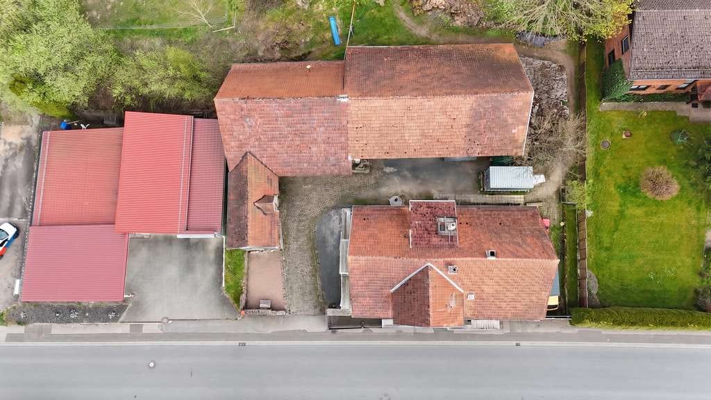 Immobilie in Oberzent - Historische Hofreite mit großem Grundstück & unverbaubarer Feldrandlage – Liebhaberprojekt oder e... - Bild 2