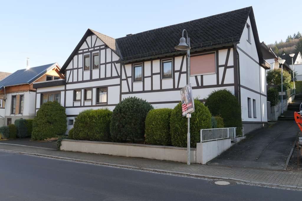 Immobilie in Dillenburg - Wohnen mit Charakter: Großzügiges Einfamilienhaus in Dillenburg - Bild 1