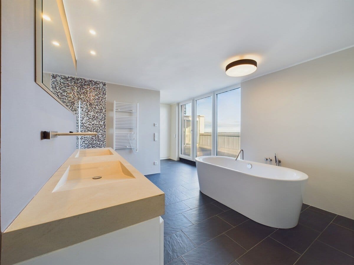 Immobilie in Putzbrunn - DAS PENTHOUSE:  einzigartiges, lichtdurchflutetes, loftartiges Wohnkonzept mit Bergblick - Bild 3