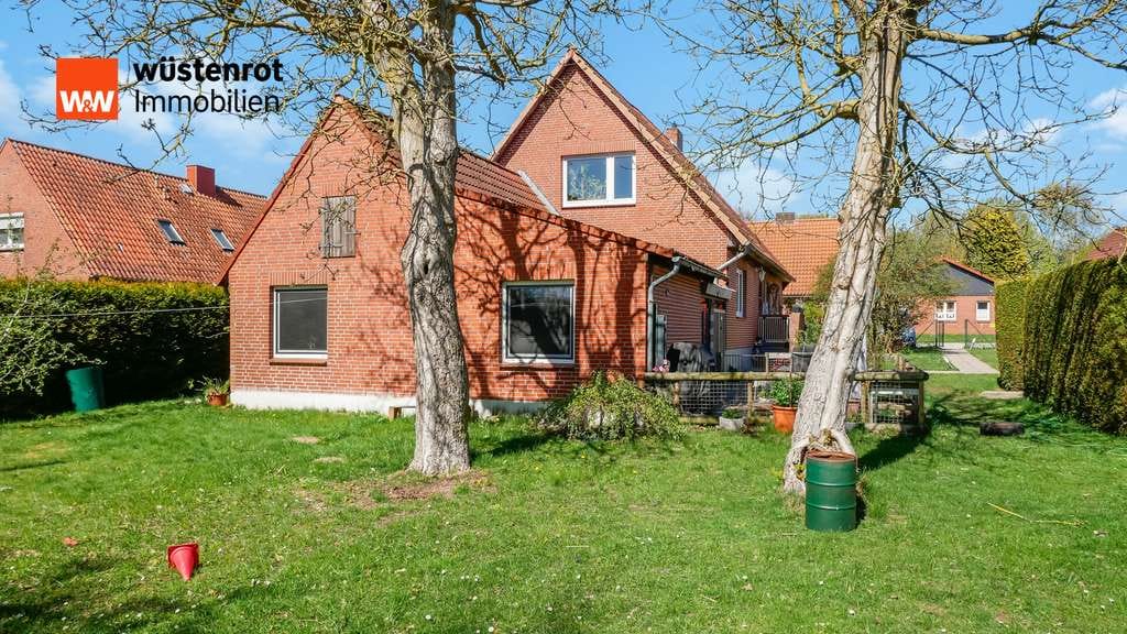 Immobilie in Giekau - Drei Einheiten, ein wunderschönes Grundstück - EFH mit 2 Einliegerwohnungen in Lütjenburg - Bild 2