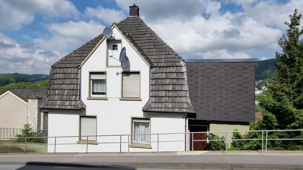 Immobilie in Werdohl - Dreifamilienhaus als Kapitalanlage oder zur Selbstnutzung - Bild 1