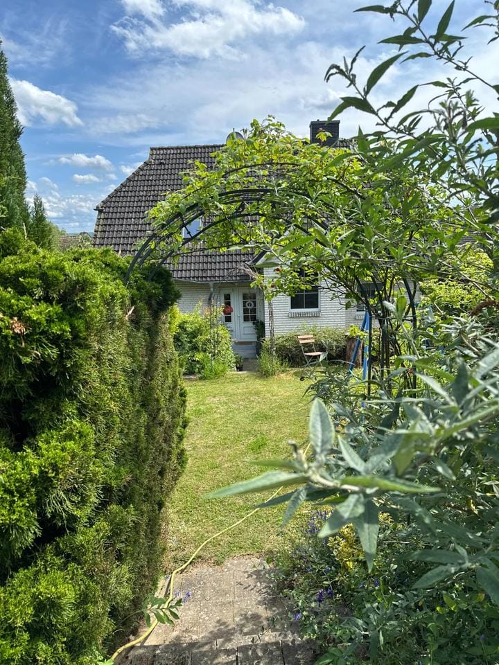 Immobilie in Hohenzieritz - Exklusives Einfamilienhaus in Hanglage mit Sauna, Solaranlage und großem Garten – Hohenzieritz - Bild 0
