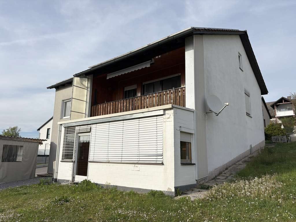 Immobilie in Rottenburg a. d. Laaber - Wohnen mit Ausblick - Einfamilienhaus in ruhiger Hanglage in Oberhatzkofen - Bild 0