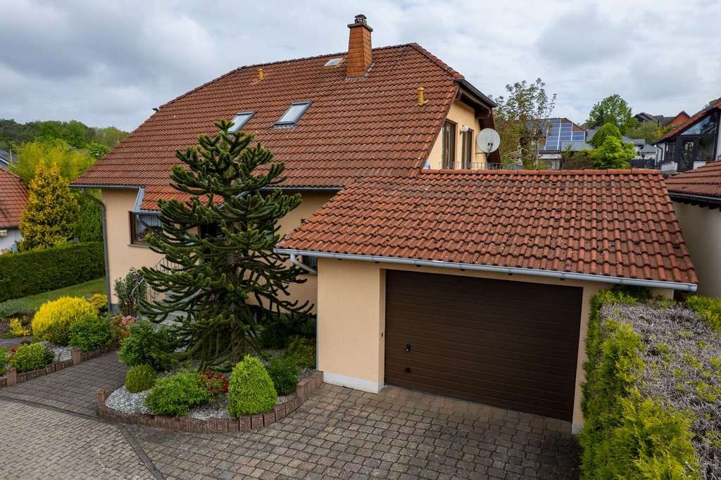 Immobilie in Ulmen - *** Freistehendes Einfamilienhaus mit Einliegerwohnung in idyllischer Lage in Ulmen *** - Bild 1