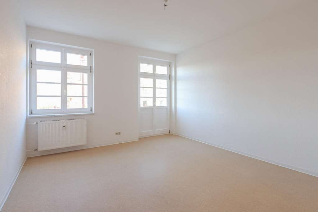 Immobilie in Lübben (Spreewald) - PROVISIONSFREI ! | 4-Zimmer ETW am Krankenhaus
98,16 m² | 1.OG | Balkon | denkmalgeschützter Altbau - Bild 1