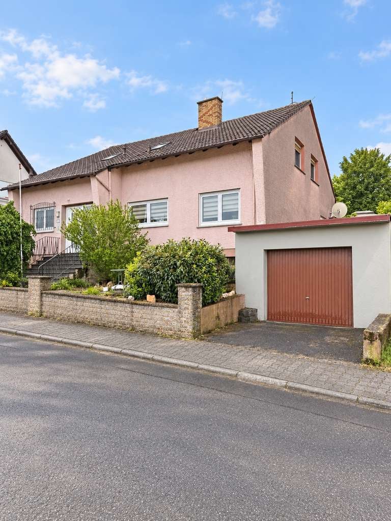 Immobilie in Groß-Umstadt - Provisionsfrei! Großzügiges Ein-/Zweifamilienhaus mit Garage & Garten in Klein-Umstadt - Bild 1