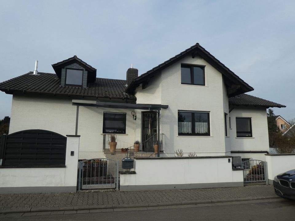 Immobilie in Wallertheim - Großzügiges Wohnhaus mit Pool und Einliegerwohnung in attraktiver Lage von Wallertheim! - Bild 0