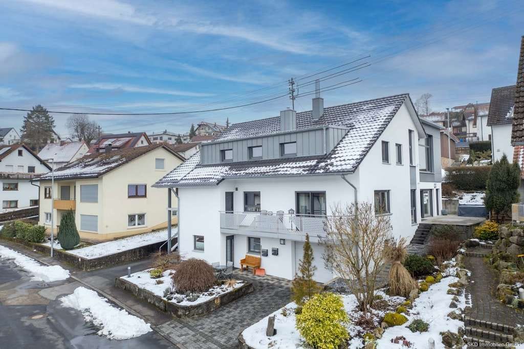 Immobilie in Schefflenz - Schefflenz: Ein Zuhause, zwei Wohnwelten – Modernes Zweifamilienhaus für Familie, Eltern & Kapitalan - Bild 0