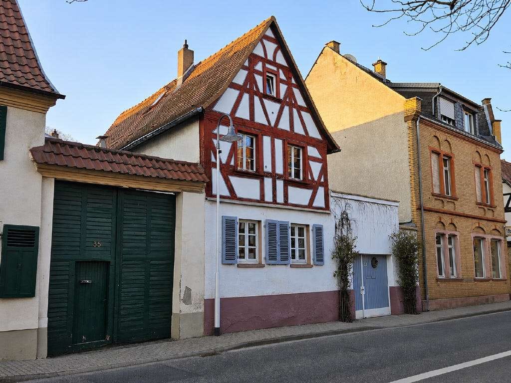 Immobilie in Flörsheim - Perfekte Alternative zu einer Eigentumswohnung: Hübsches Einfamilienhaus + weitere Wohnung im  - Bild 1