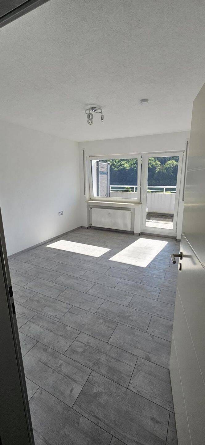 Immobilie in Oberkochen - Helle, gepflegte Wohnung mit Balkon in Aussichtslage - Bild 2