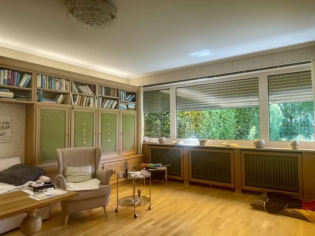 Immobilie in Oberhaching - Ein Zuhause mit Potenzial - ruhige Doppelhaushälfte mit großen Südgarten - Bild 1