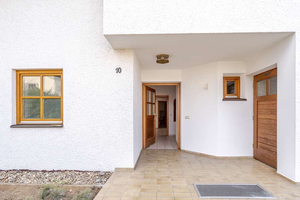 Immobilie in Salching - *Exklusives Einfamilienhaus samt Einliegerwohnung und großem Gartengrundstück* - Bild 1