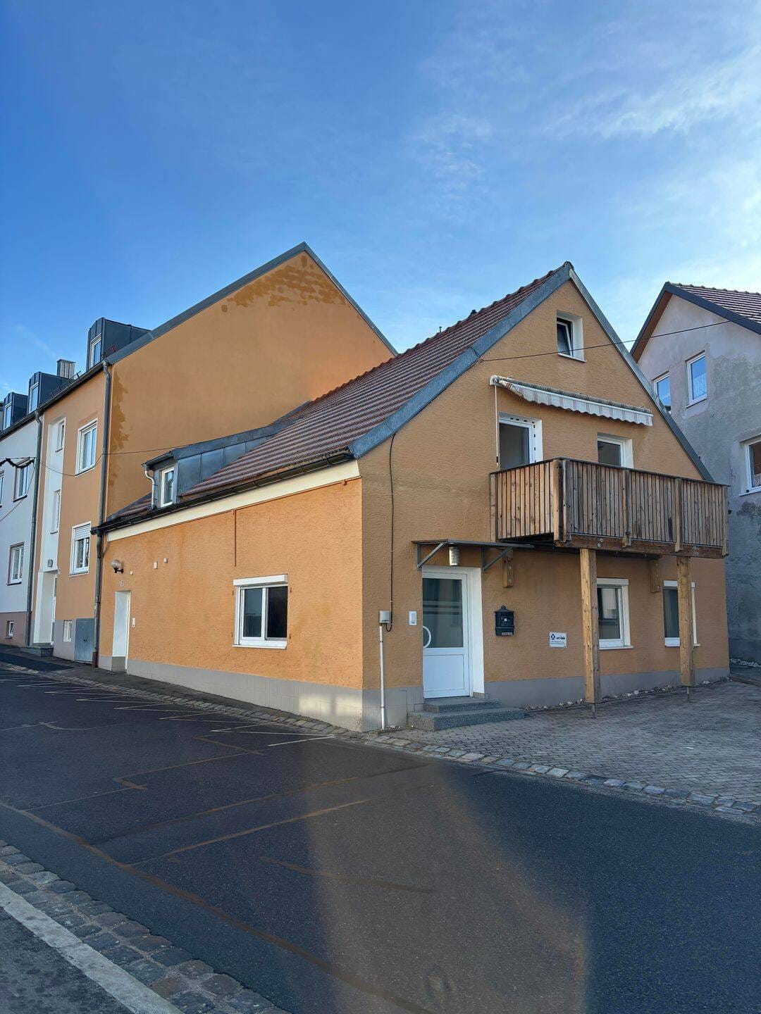 Immobilie in Roding - Attraktives Einfamilienhaus mit Einliegerwohnung, laufend modernisiert und ohne Renovierungsstau - Bild 0