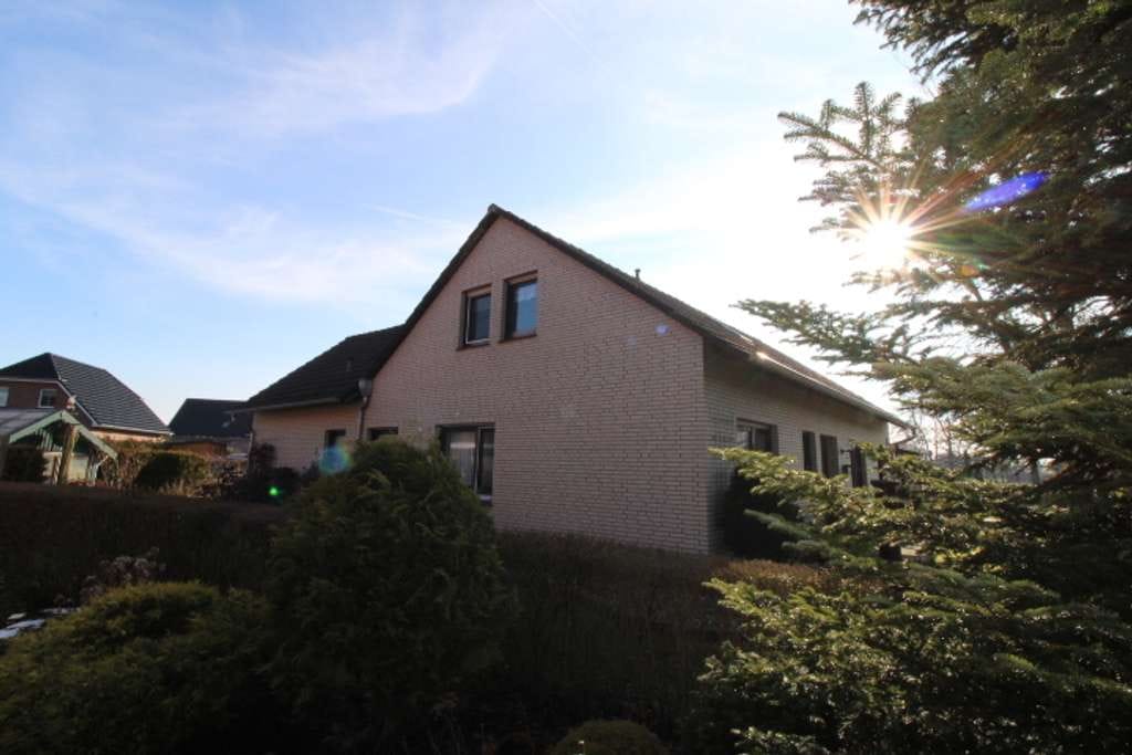 Immobilie in Wittmund - Großes Wohnhaus mit viel Potenzial - Bild 2