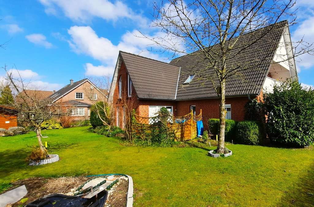 Immobilie in Kropp - Gepflegtes Zweifamilienhaus mit Carport, Terrasse und Loggia in ruhiger Wohnlage - Bild 1