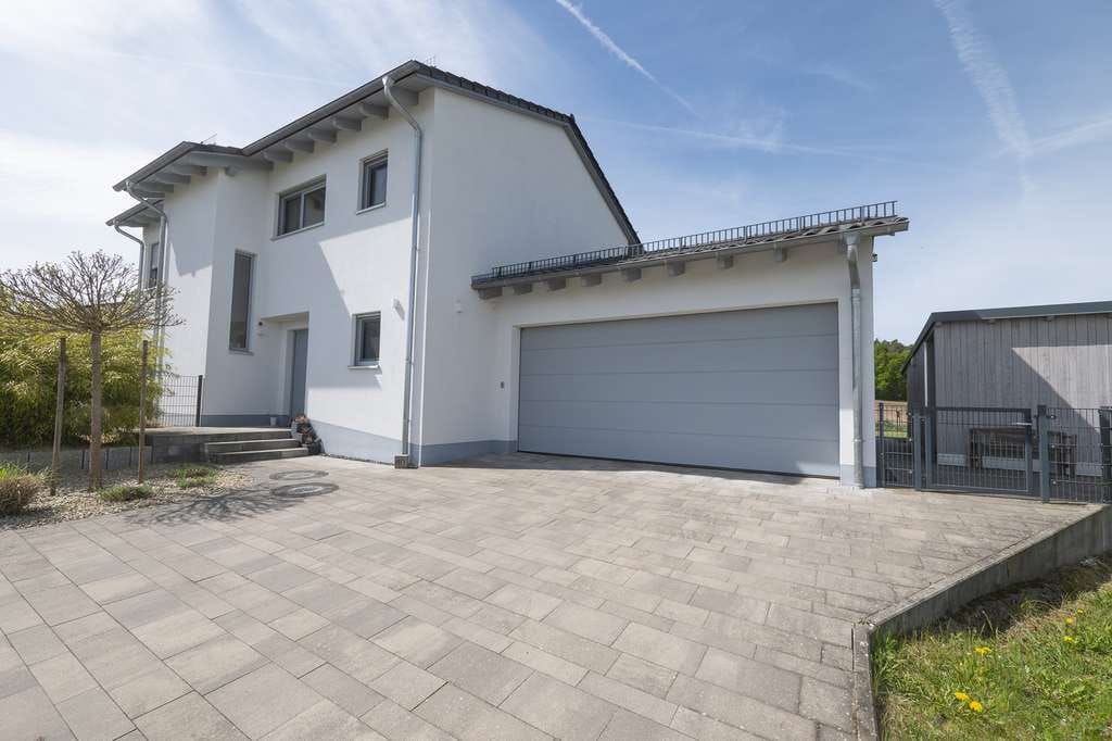 Immobilie in Burgebrach - Einfamilienhaus für die Familie mit großzügigem Garten - Bild 2