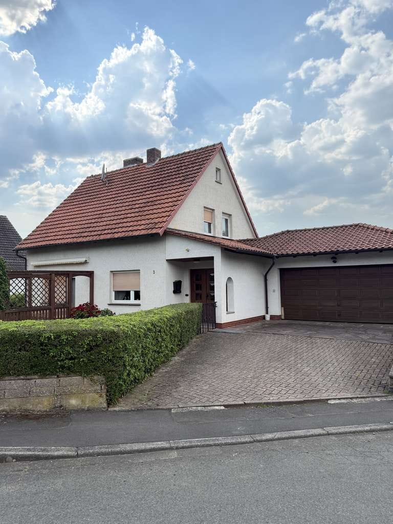 Immobilie in Spangenberg -     Ruhig gelegenes Einfamilienhaus mit großem Grundstück und Garage - Bild 0