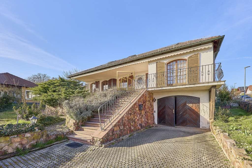 Immobilie in Monsheim - Christian Dik Immobilien/ Einfamilienhaus mit architektonischen Charakter im französischen Stil - Bild 0