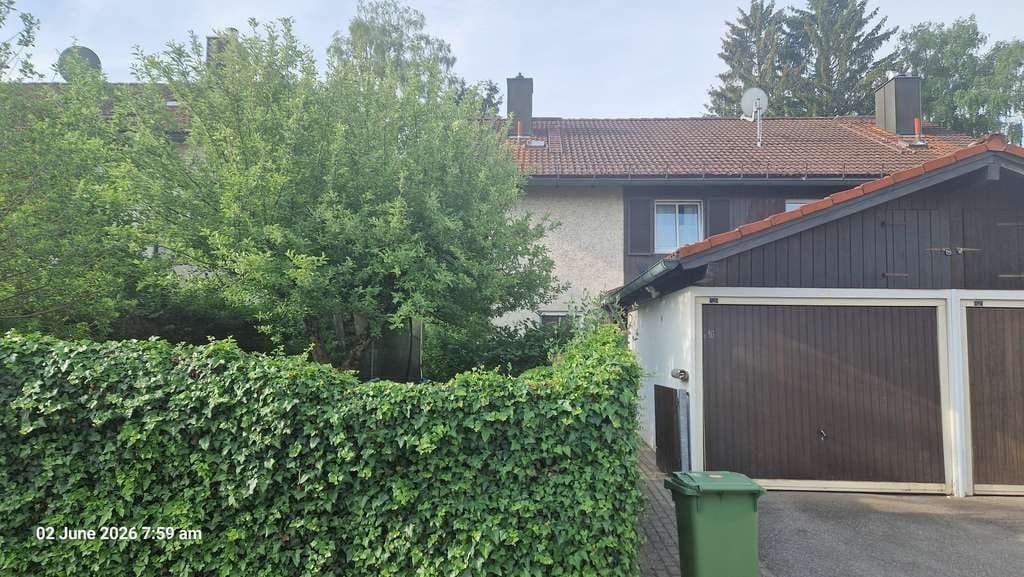 Immobilie in Zorneding - Zentral, aber dennoch ruhig gelegene Doppelhaushälfte in Zorneding mit wunderbarem Garten - Bild 0