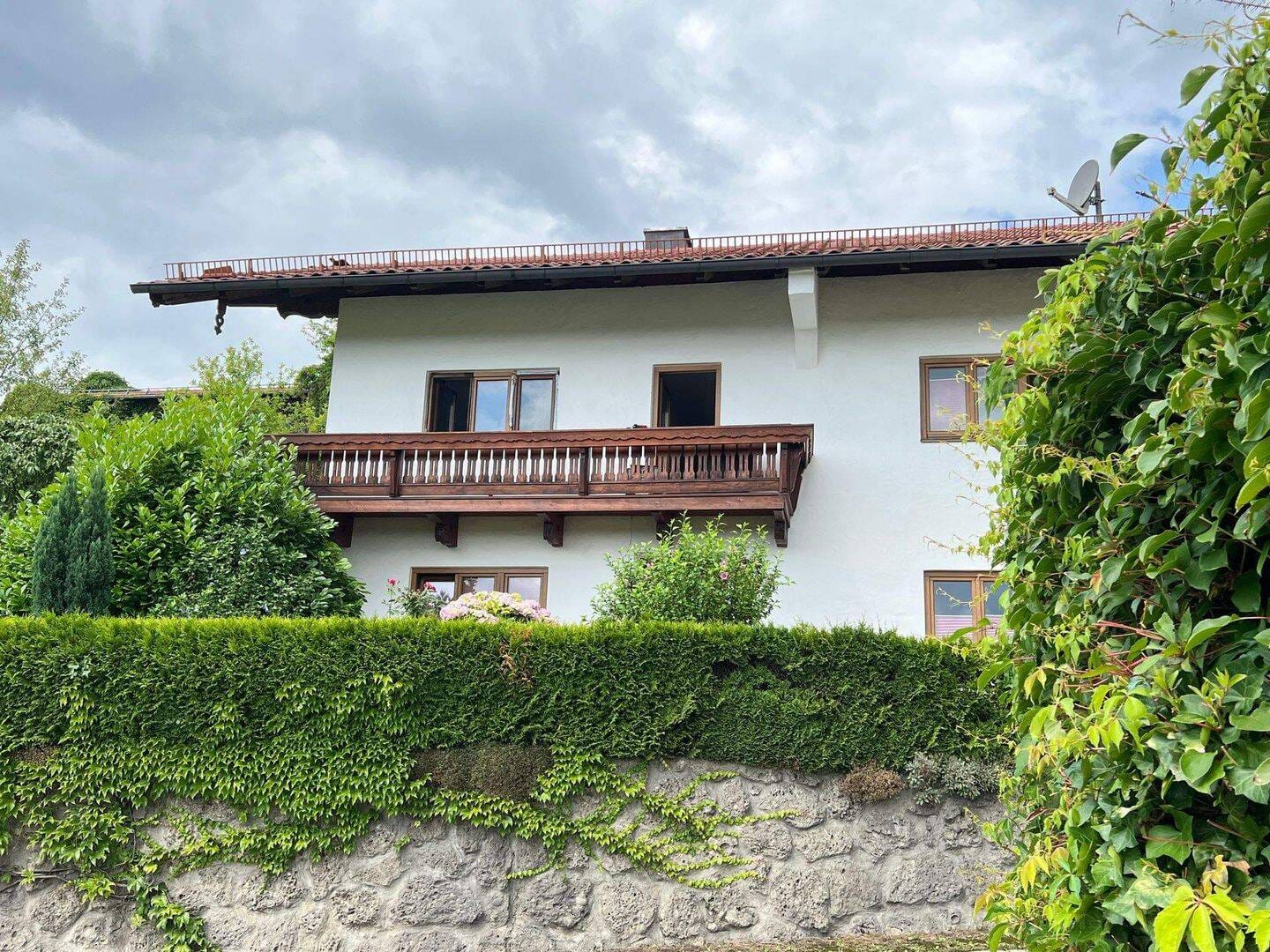 Immobilie in Rott am Inn - Preisreduzierung für ein Haus mit genügend Platz für eine große Familie oder als Mehrgenerationshausund mit Blick auf die bayerischen Berge - Bild 3