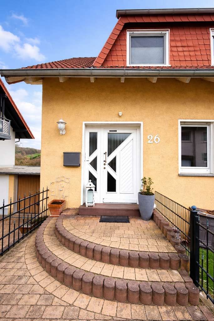 Immobilie in Eiterfeld - Großzügiges Einfamilienhaus mit Weitblick, Garten und vielseitigem Raumangebot - Bild 2