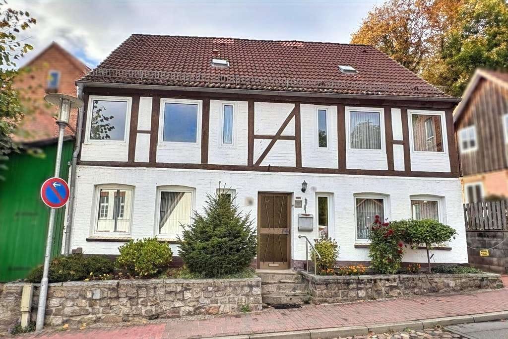 Immobilie in Lauenburg/Elbe - Ideal für 2 Generationen! Viel Platz im Zweifamilienhaus - Bild 0