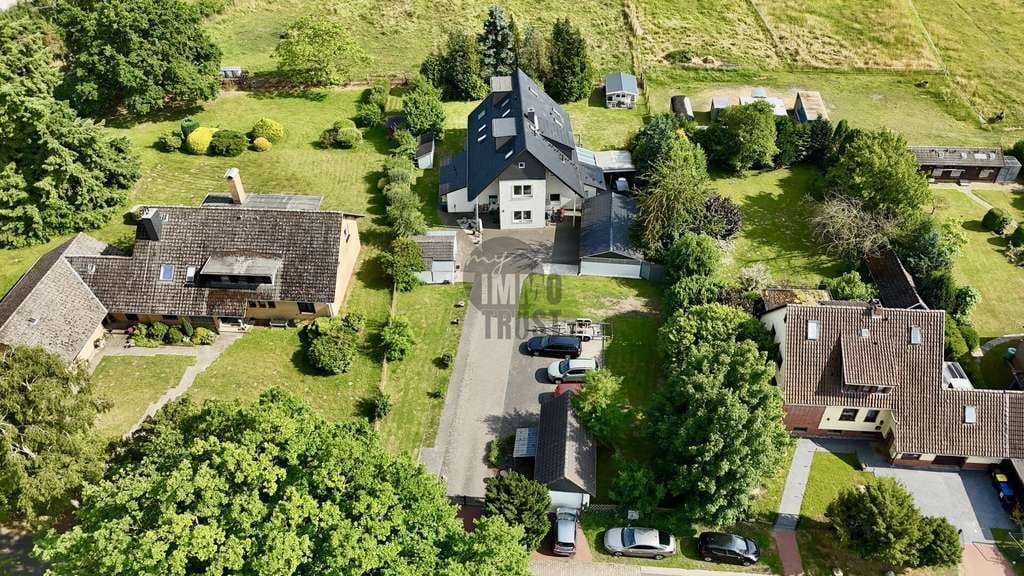 Immobilie in Langenhagen - Großzügiges 3 Familienhaus auf großem Grundstück mit 330 m², Wintergarten & Terrassen! - Bild 1